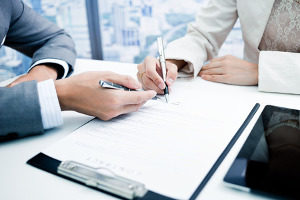 homeowner signing a deed in lieu of foreclosure